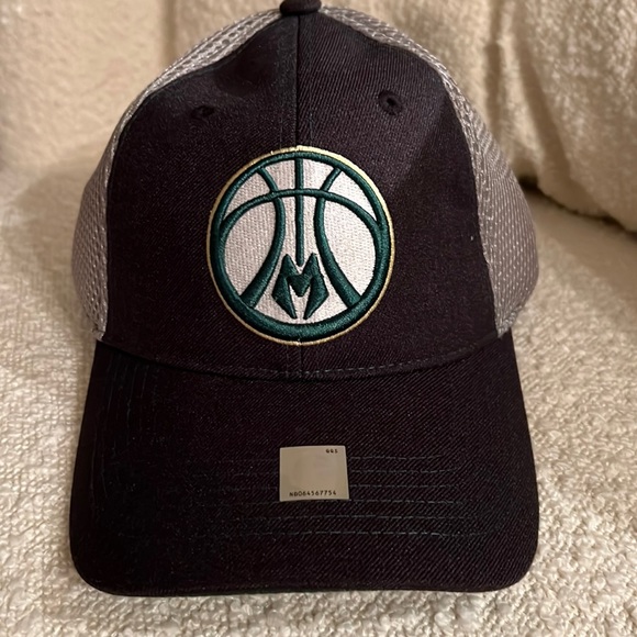NEW Milwaukee Bucks Hat - Picture 1 of 2